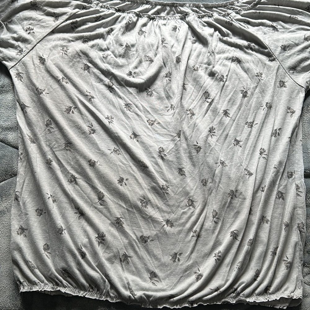 Gray blouse - Picture 2 of 3